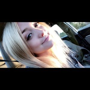 Meet your Posher, Becca